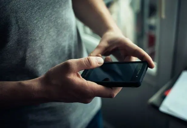 alt title celular