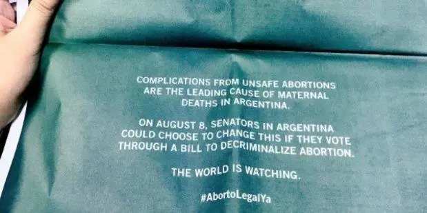 El New York Times se 'visti�' de verde.