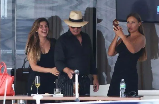 Una de las primeras fotos de Luis Miguel con su hija Michelle.