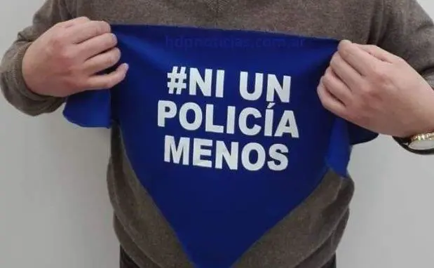 Pauelo azul Ni un polica menos