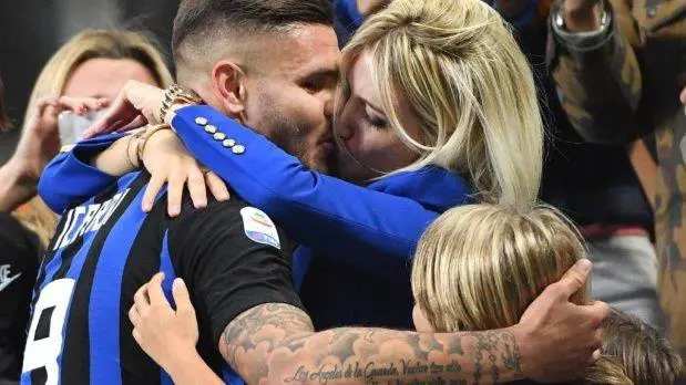 El apasionado beso de Icardi y Wanda que dio vuelta al mundo.