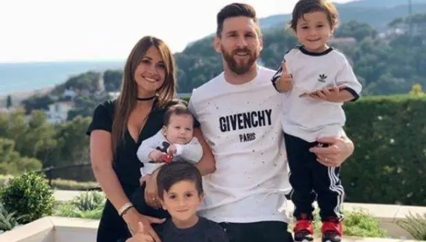 Messi, Antonela y sus hijos: Thiago, Mateo y Ciro.