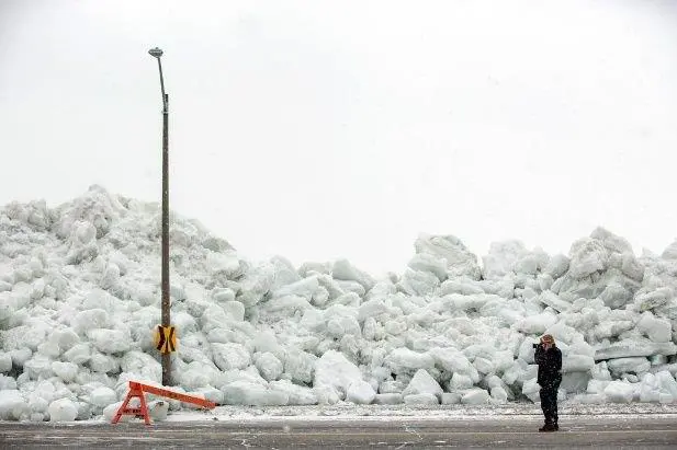 alt title tsunami de hielo