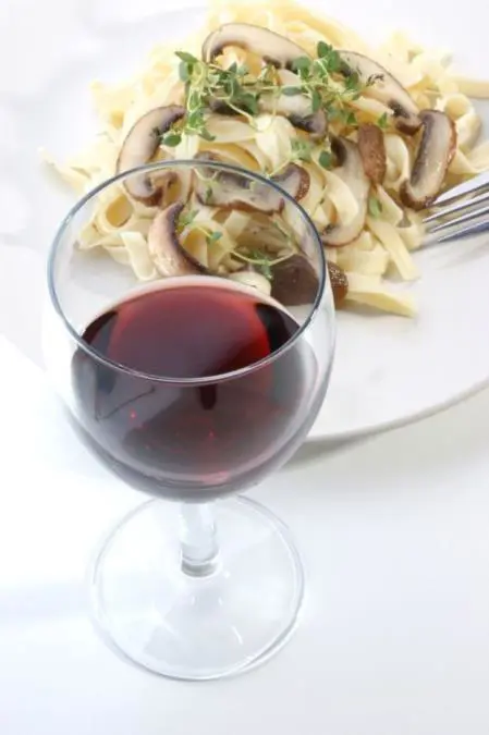 alt title pastas vino