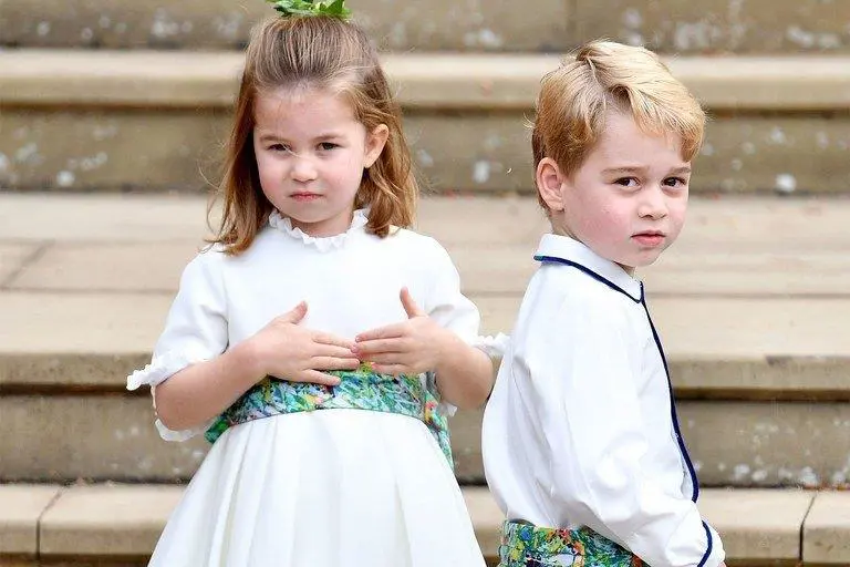 Charlotte y George, los hermanos de Louis.