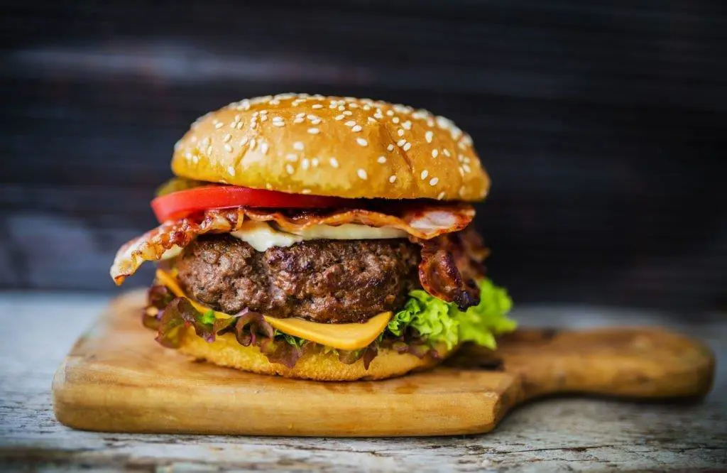 La hamburguesa celebra hoy su da.