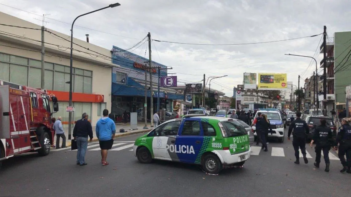 La calle donde ocurri el hecho fue cercada (Foto: MinutoUno.com)