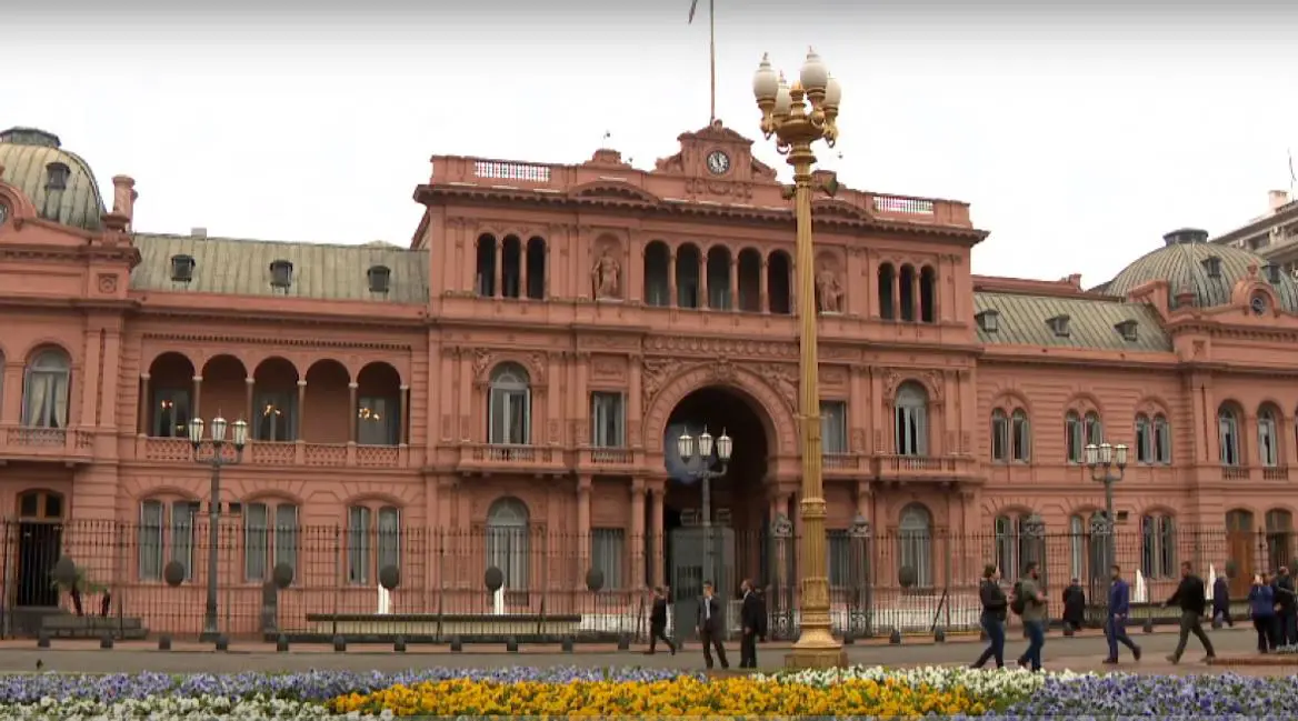 El intruso salt la reja del permetro de la Casa Rosada.