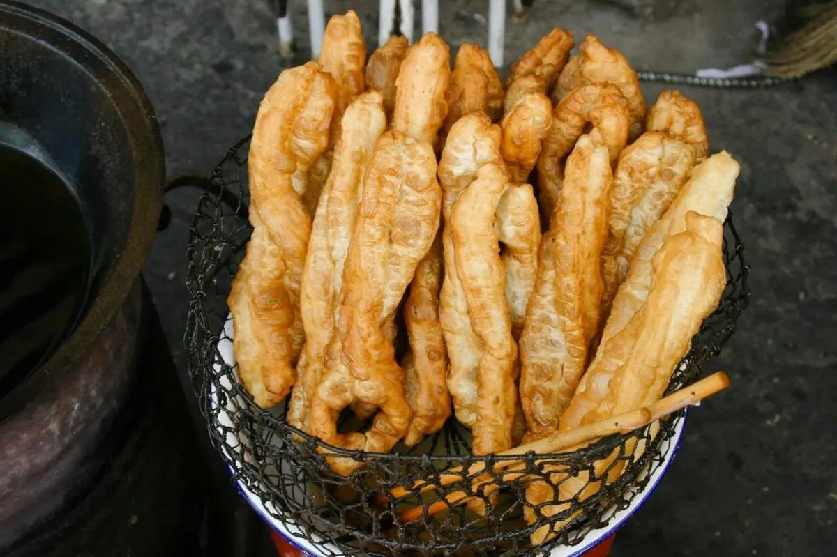 El youtiao, versin china del churro. 