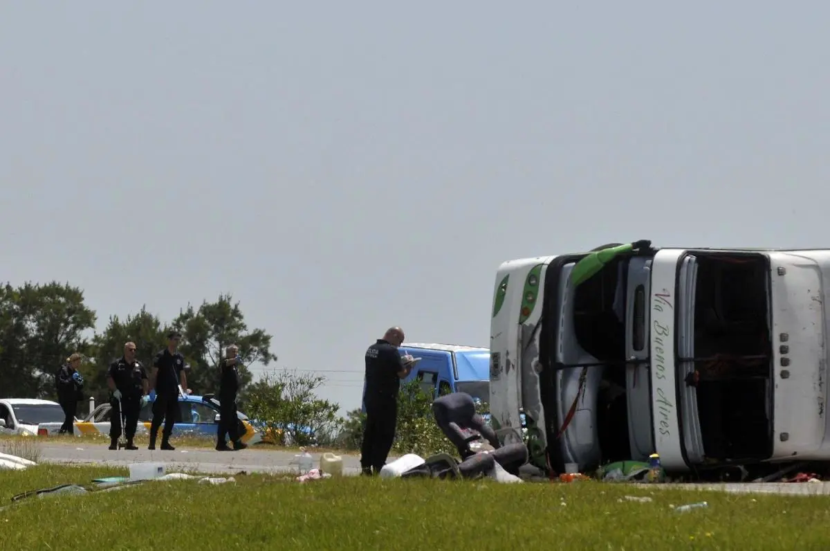 Liberaron al chofer del micro que volcó en la ruta 2 y provocó la ...