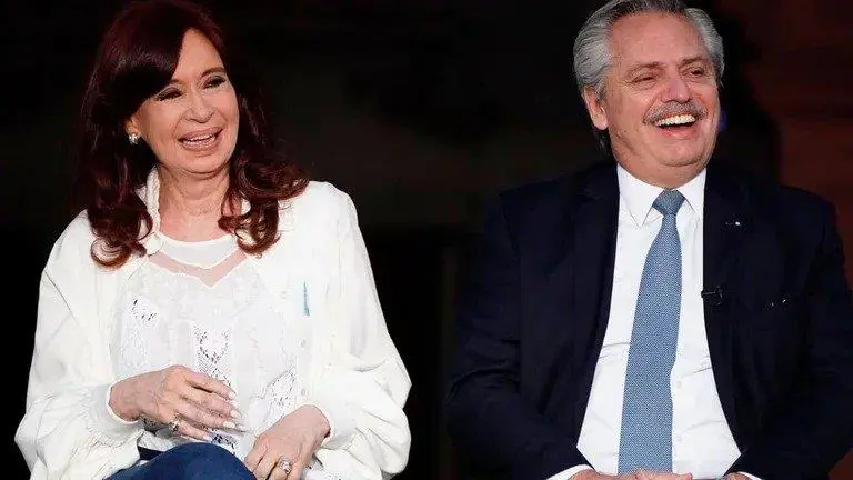 Ministro argentino defiende a Javier Milei por ropa militar usando como  ejemplo a Michelle Bachelet
