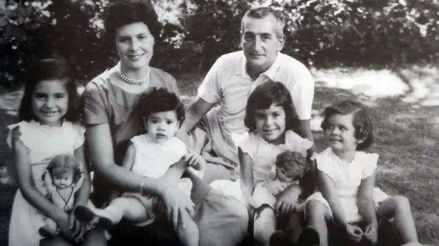 Hctor Oesterheld, Diana y sus cuatro hijas