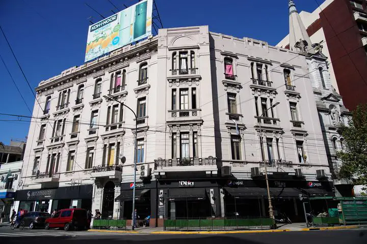 El femicidio ocurri en un hotel de Barracas. Foto Andres D'Elia